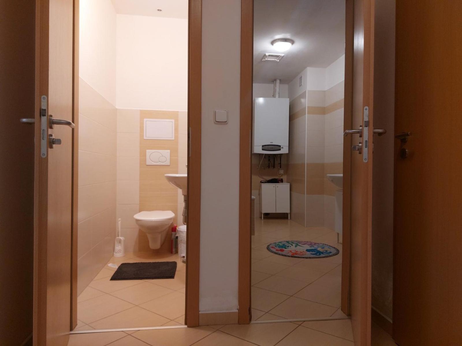 Prostorny Byt V Centru 3 Kk 80 M2 ฮราเดตสคราโลเว ภายนอก รูปภาพ