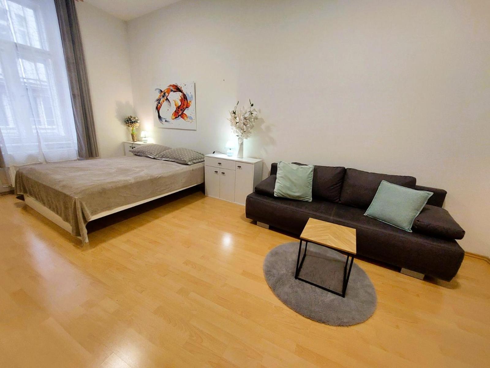 Prostorny Byt V Centru 3 Kk 80 M2 ฮราเดตสคราโลเว ภายนอก รูปภาพ